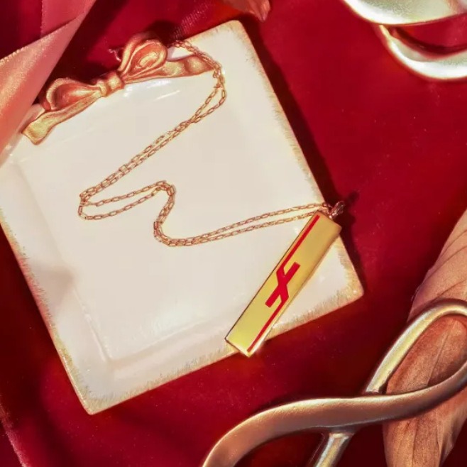 Irregular Red Letter Pendant N - Party Games Simple recension och pris
